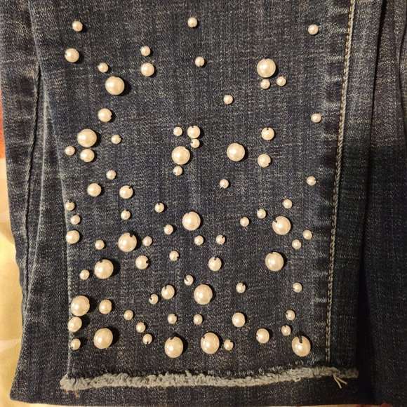 Chico's So Slimming Faux-Pearl Embroidered Ankle Jeans | Size 0.5R (Sz 6) - Picture 3 of 7